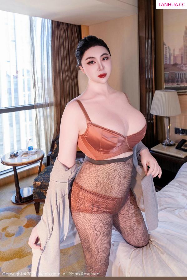   [XiuRen]高清写真图 2025.03.03 No.9955 风景尤美 丝袜美臀第22张图片